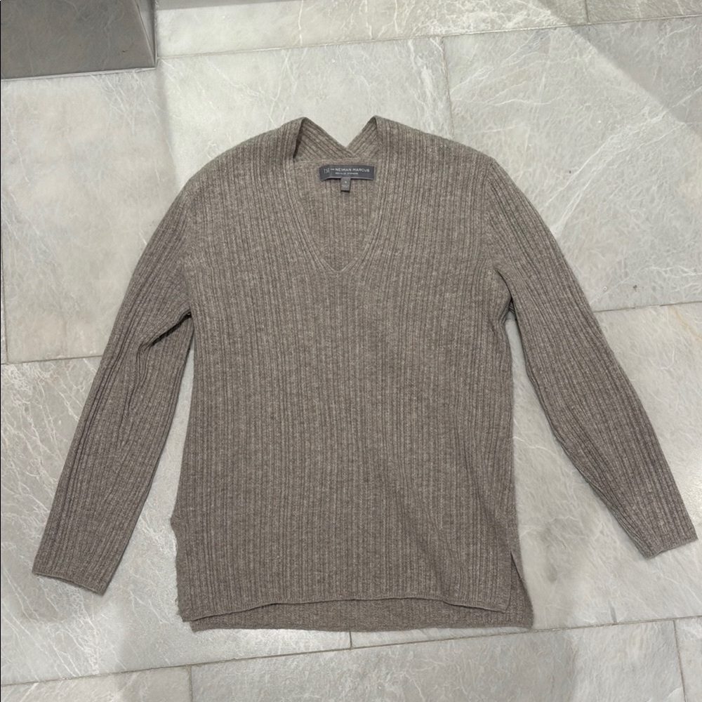 Neiman Marcus Gray Cashmere V-Neck Sweater